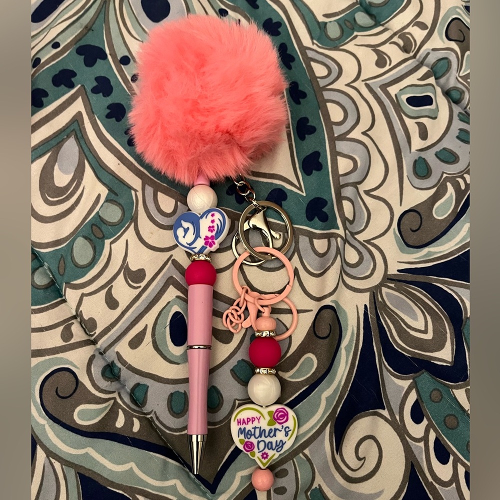 Beautiful pink Mother’s Day Keychain&Pen Set